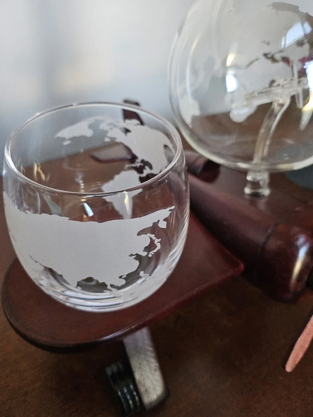 Airplne Globe Decanter Set with Etched World Map & 2 Old Fashioned Glasses
